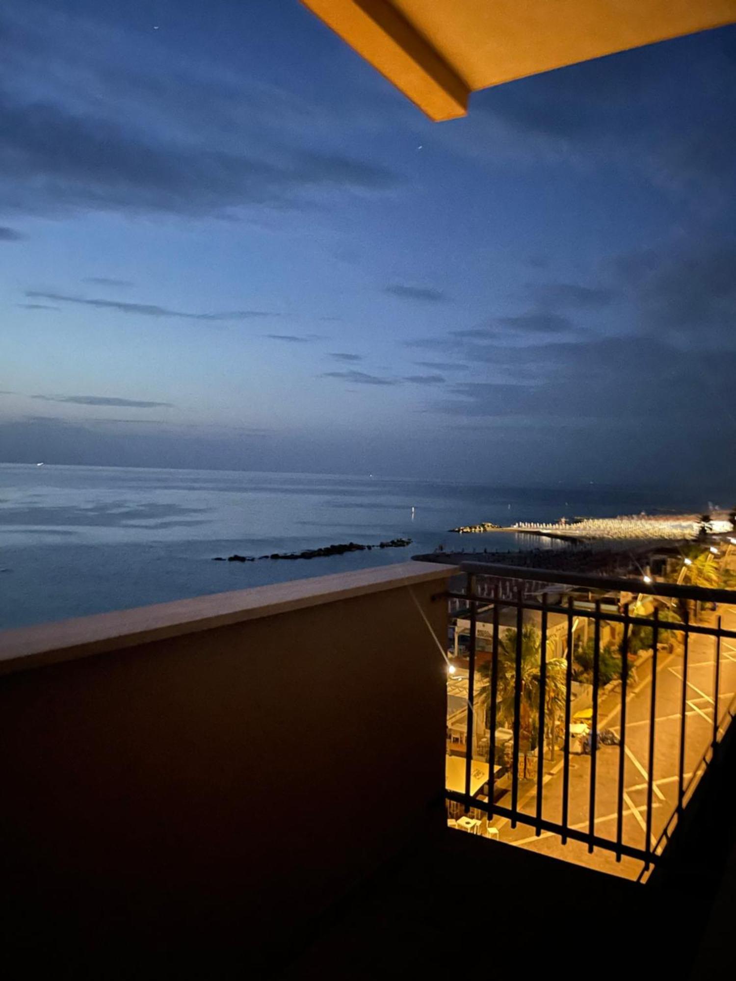 Апартаменти Il Balcone Sul Mare Порто-Реканаті Екстер'єр фото