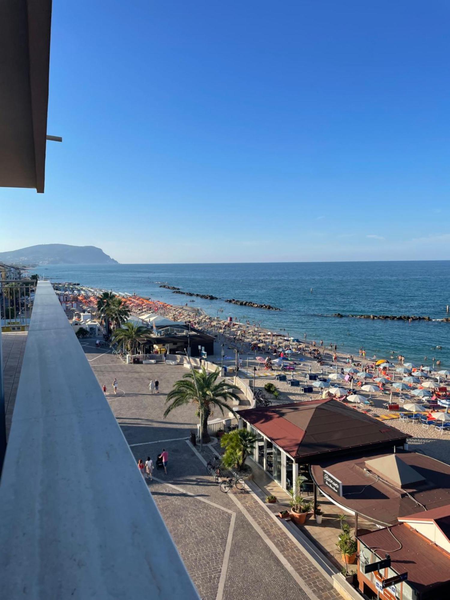 Апартаменти Il Balcone Sul Mare Порто-Реканаті Екстер'єр фото